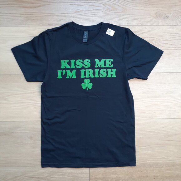 Kiss Me I'm Irish - New Small Black T-Shirt - Picture 4 of 4